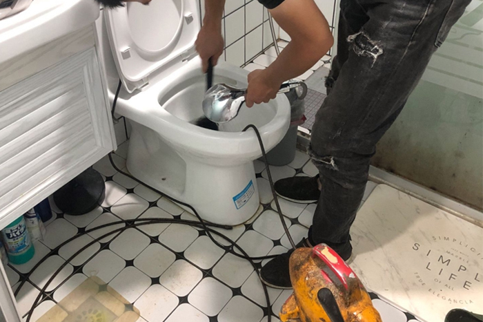 七星马桶堵塞自己疏通还是找师傅？专业上门服务让你省时更省心